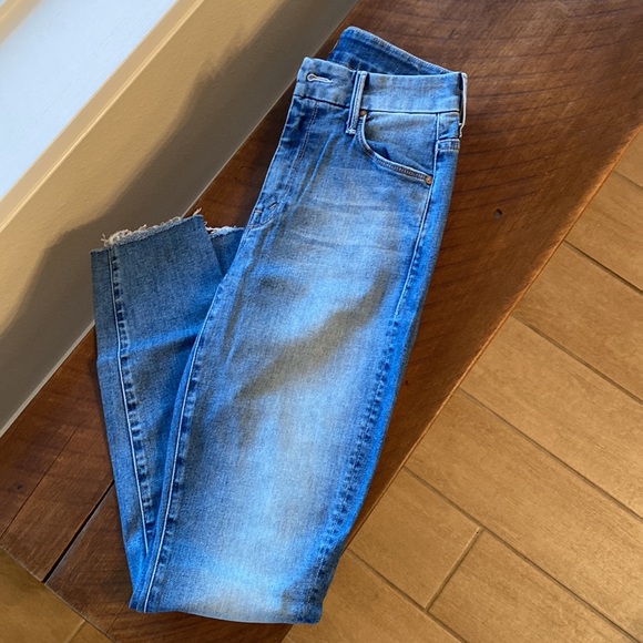 MOTHER High Waisted Looker Ankle Fray Size 25. - Picture 8 of 10